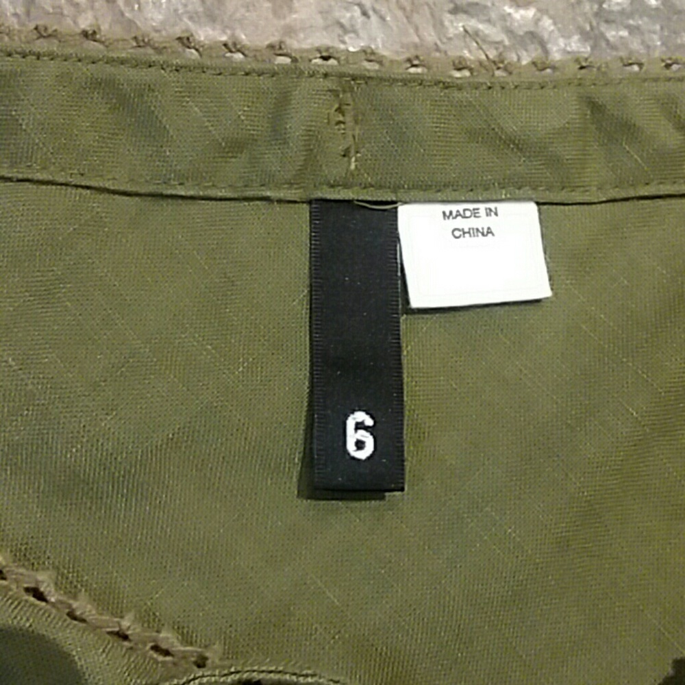Chic Green Midi Skirt with Flared Hem - Picture 5 of 6